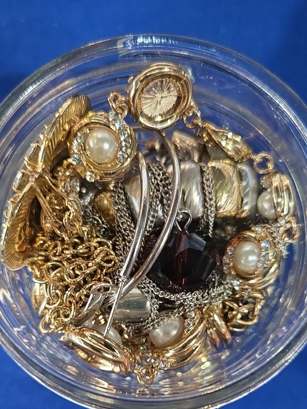 Fashion Jewelry Gold and Silver Pearl Pendant Necklace with Dark Garnet Crystal